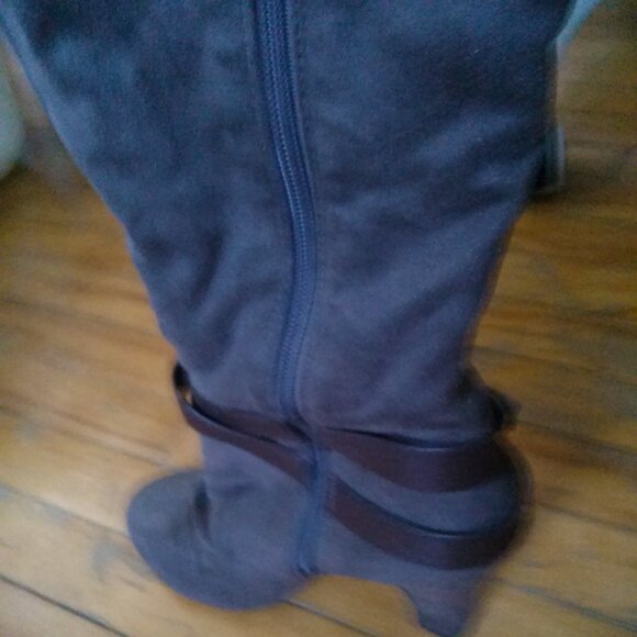 Women's 4" Heel Boots, Olive Green Faux Suede, Brown Buckle, Size 7 - Picture 5 of 16